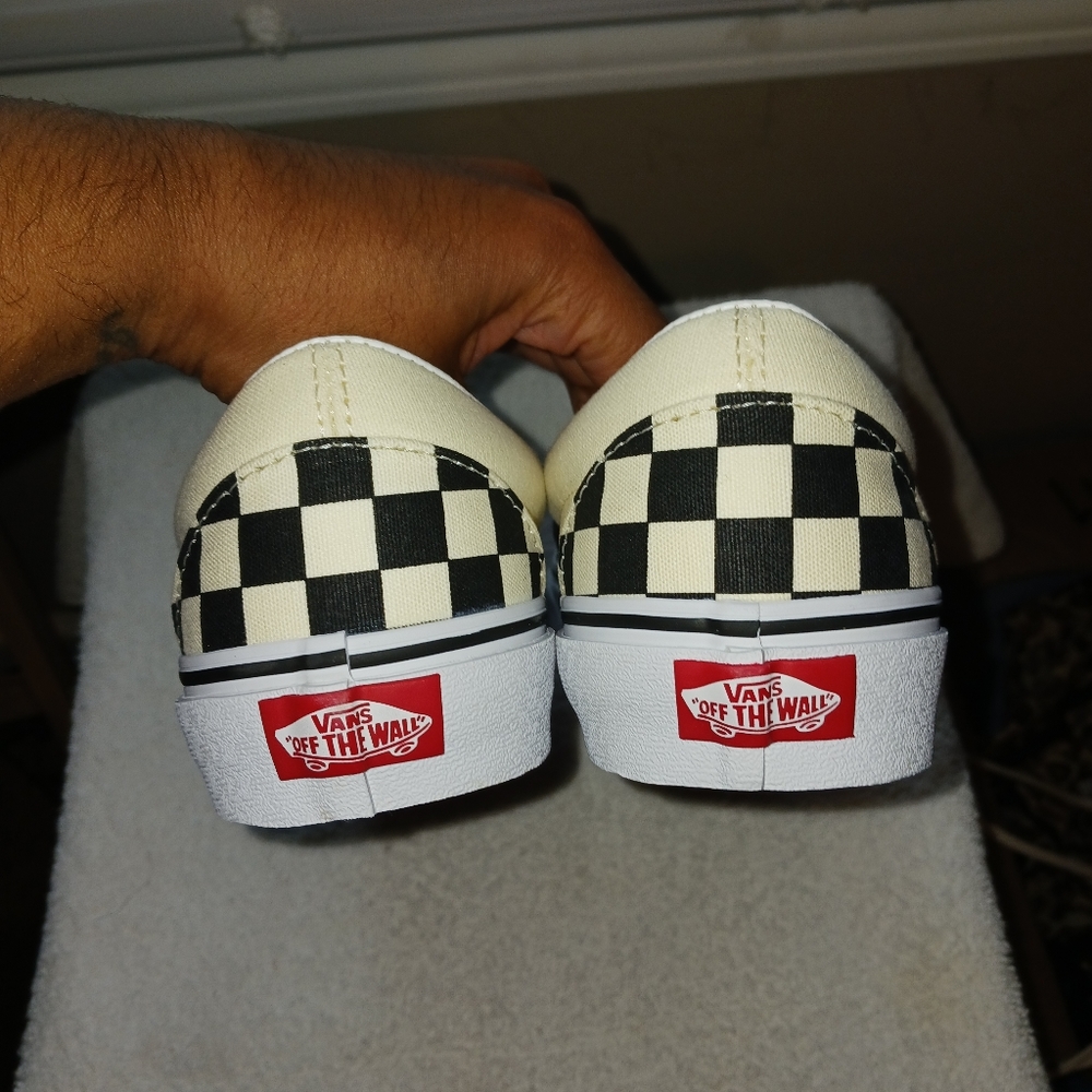 VANS - Picture 2 of 3